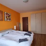 Top Lodge Apartments 반스코