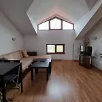 Top Lodge Apartments 반스코