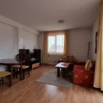 Top Lodge Apartments 반스코