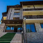 Top Lodge Apartments 반스코